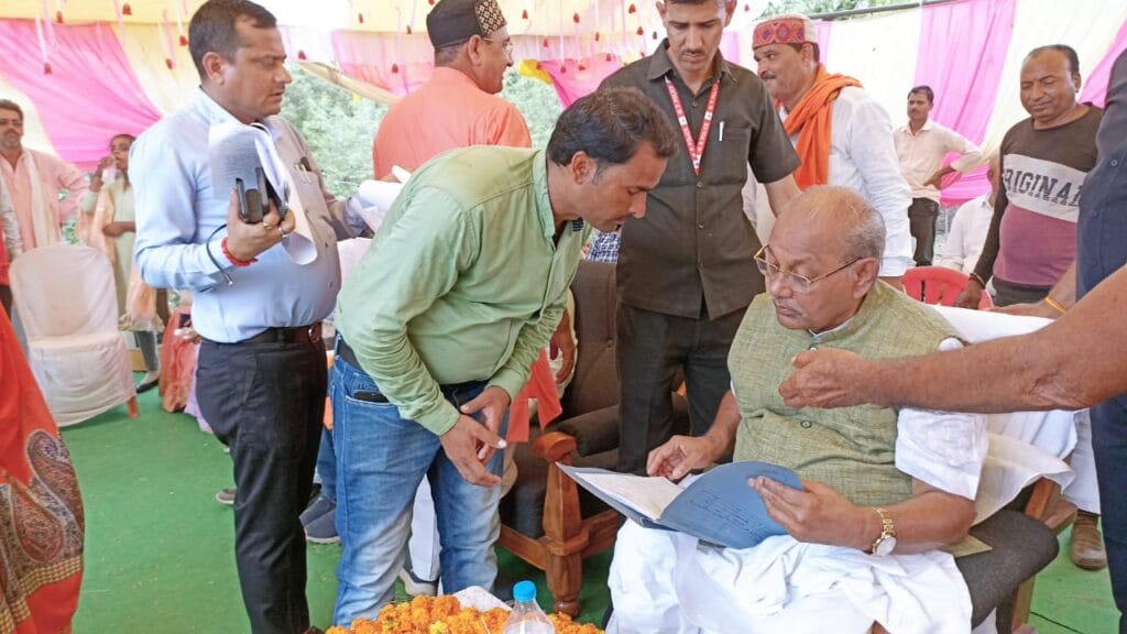 Assembly-Speaker-met-the-common-people-listened-to-their-problems-1-1