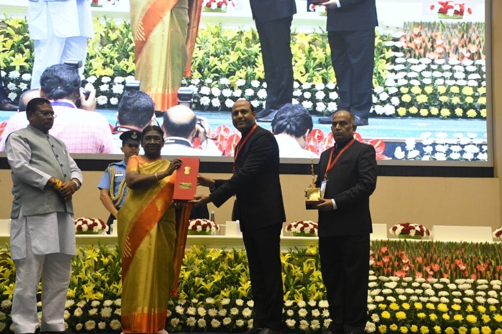 The President gave land honor to two collectors