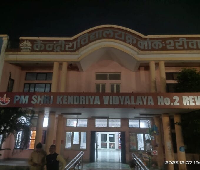 Principal of KV NO.2 caught taking bribe by Lokayukta