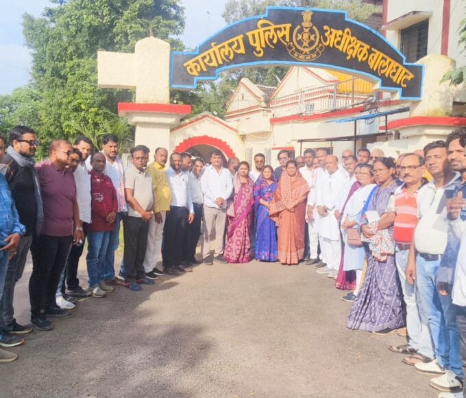 Congress submitted a memorandum in protest against Ratlam attack