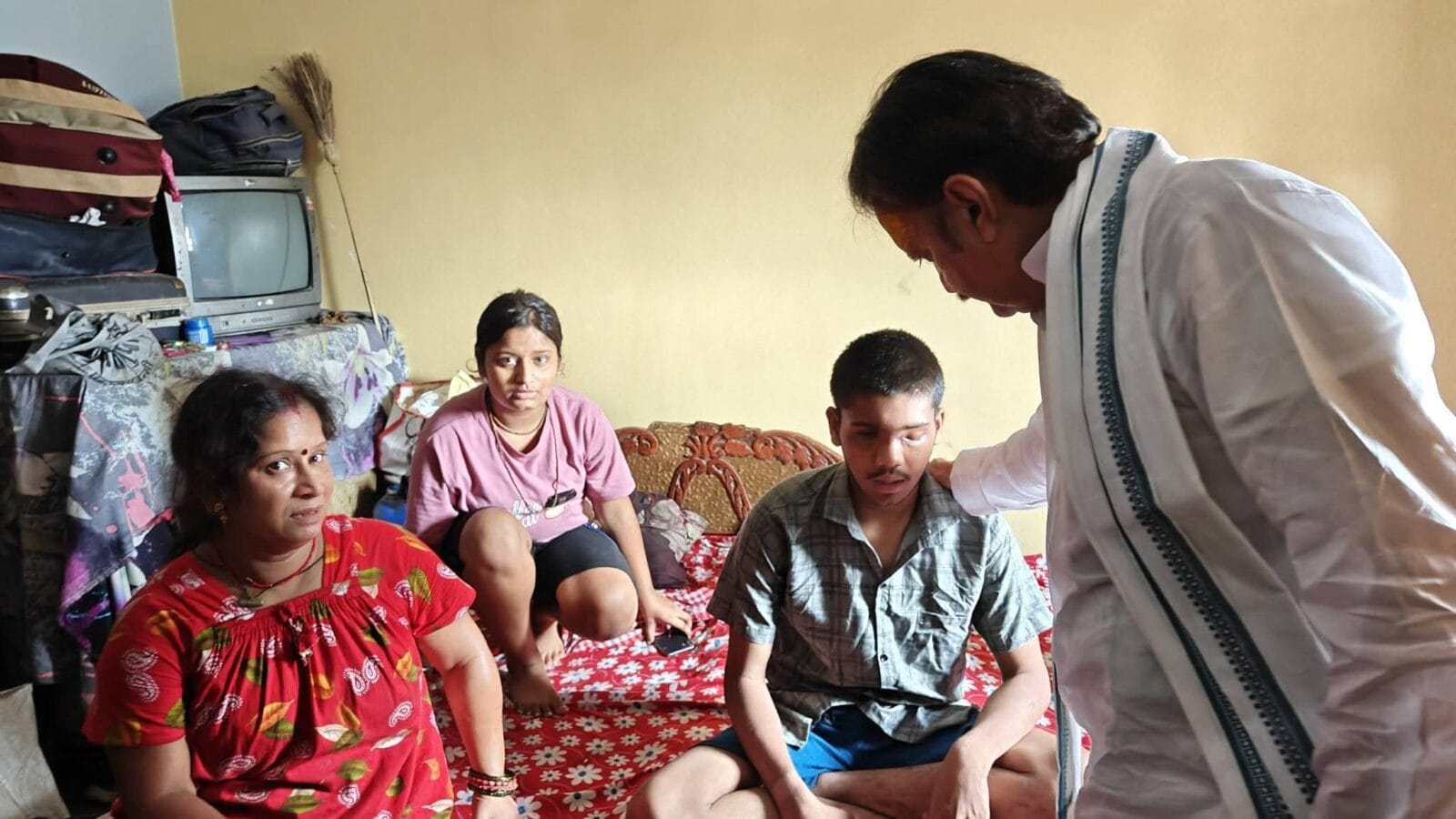 उप मुख्यमंत्री ने सड़क दुर्घटना में घायल नैतिक की कुशलता ली