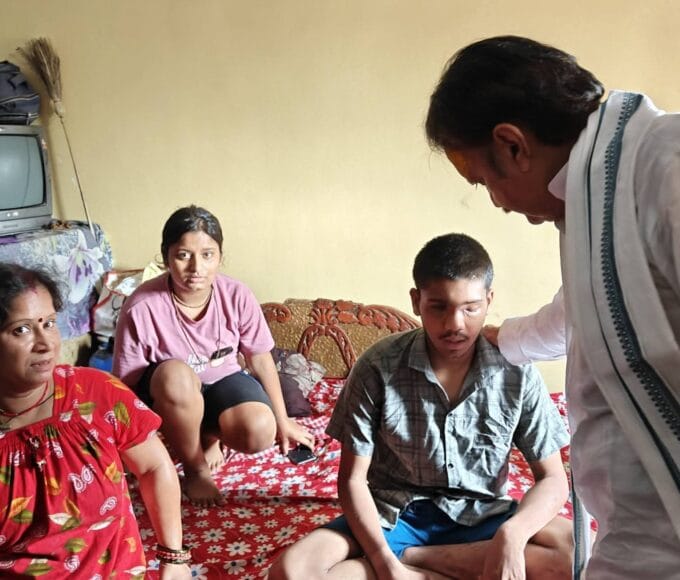 उप मुख्यमंत्री ने सड़क दुर्घटना में घायल नैतिक की कुशलता ली